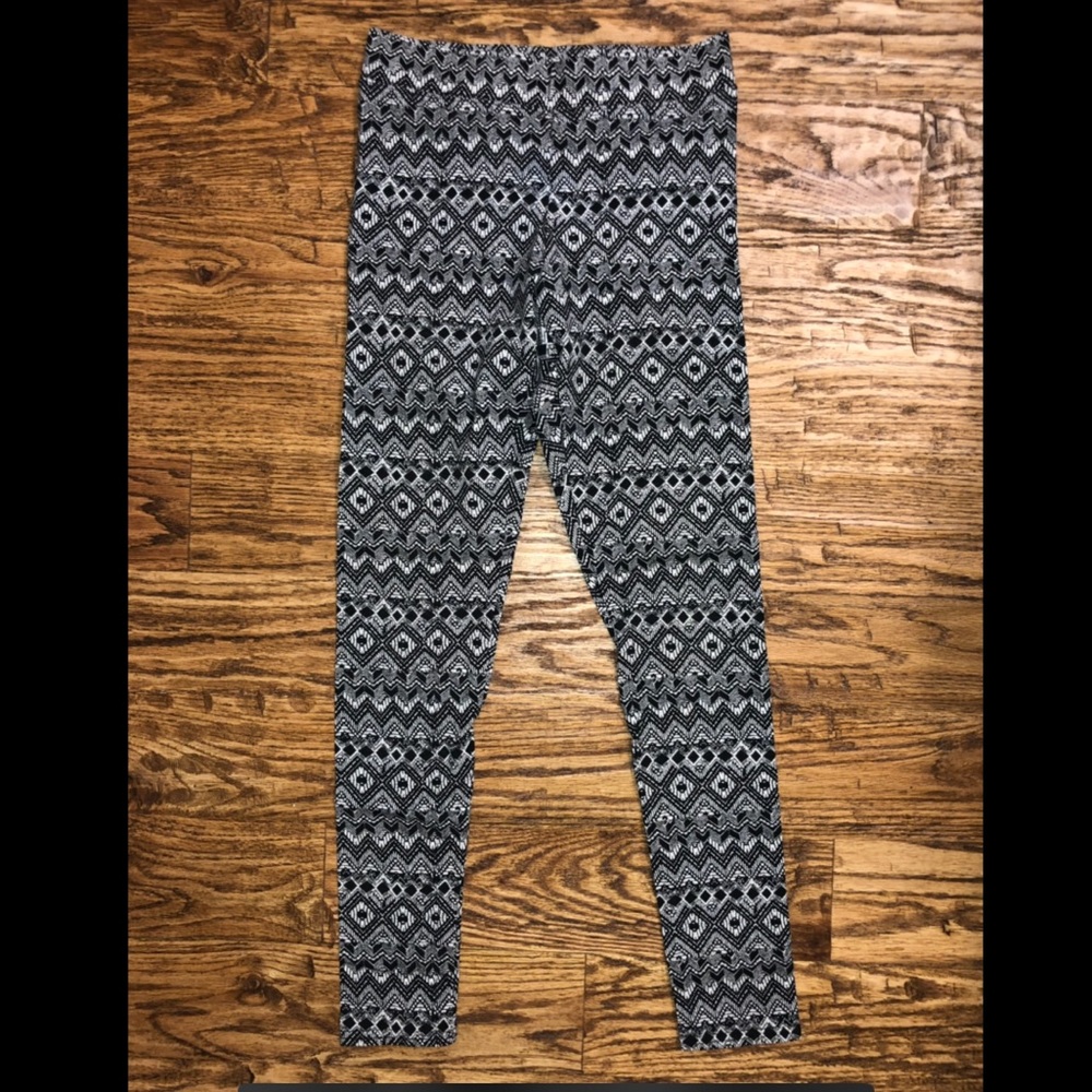 Black and White Patterned American Eagle Leggings